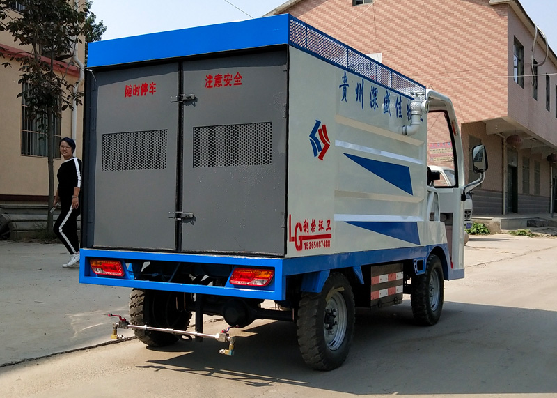 LG100-422电动四轮高压清洗车