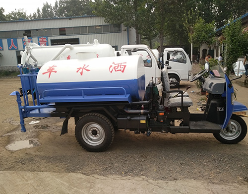 时风半封闭2方小型洒水车