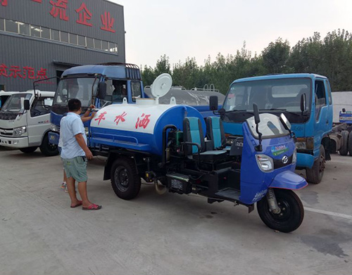 时风半封闭2方小型洒水车
