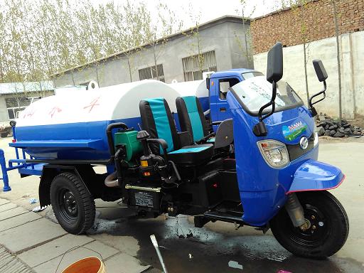 时风半封闭2方小型洒水车
