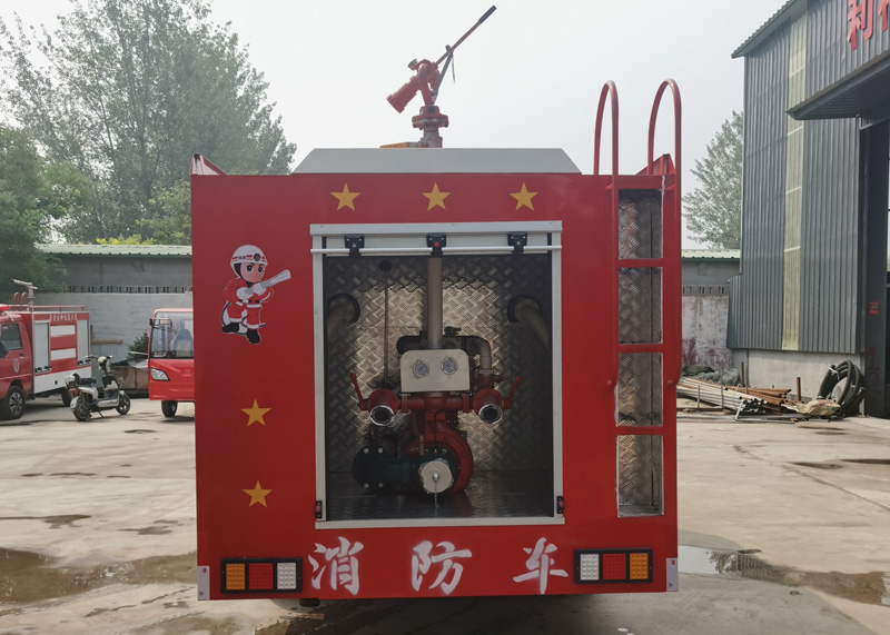 8吨水罐消防车