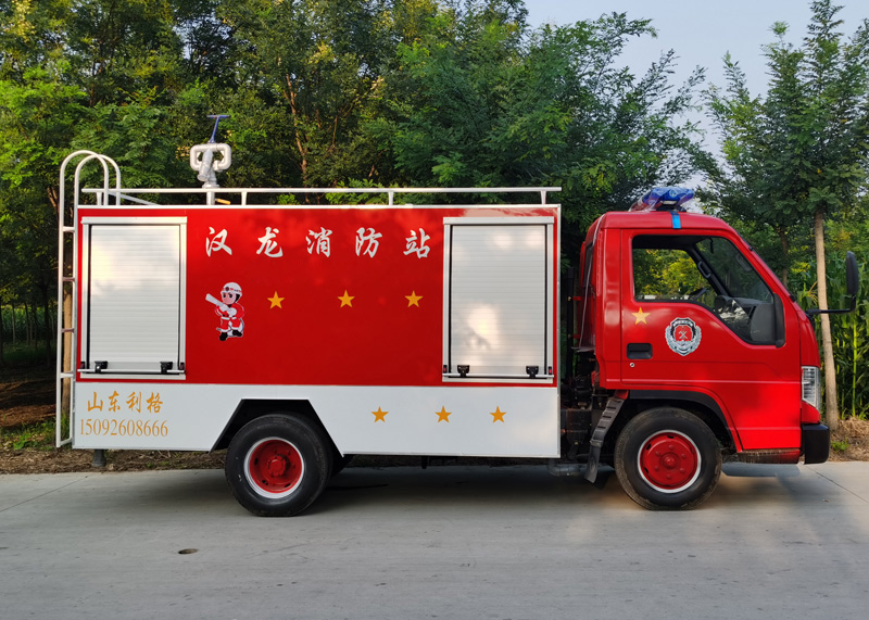 3吨水罐消防车