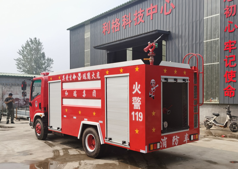 8吨水罐消防车