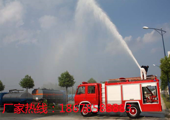 下雨天行车要注意,雨刷器要注意