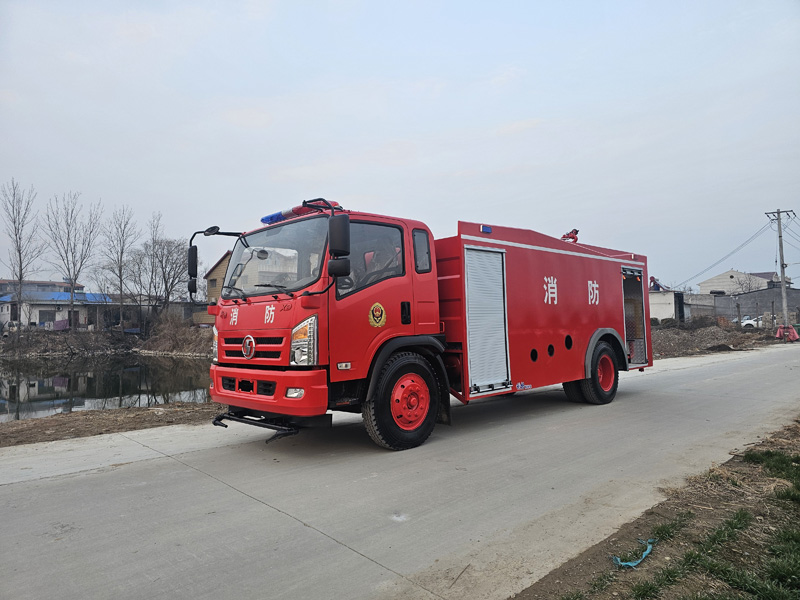 山东泡沫消防车价格_重汽豪沃水罐泡沫消防车_泡沫消防车购买